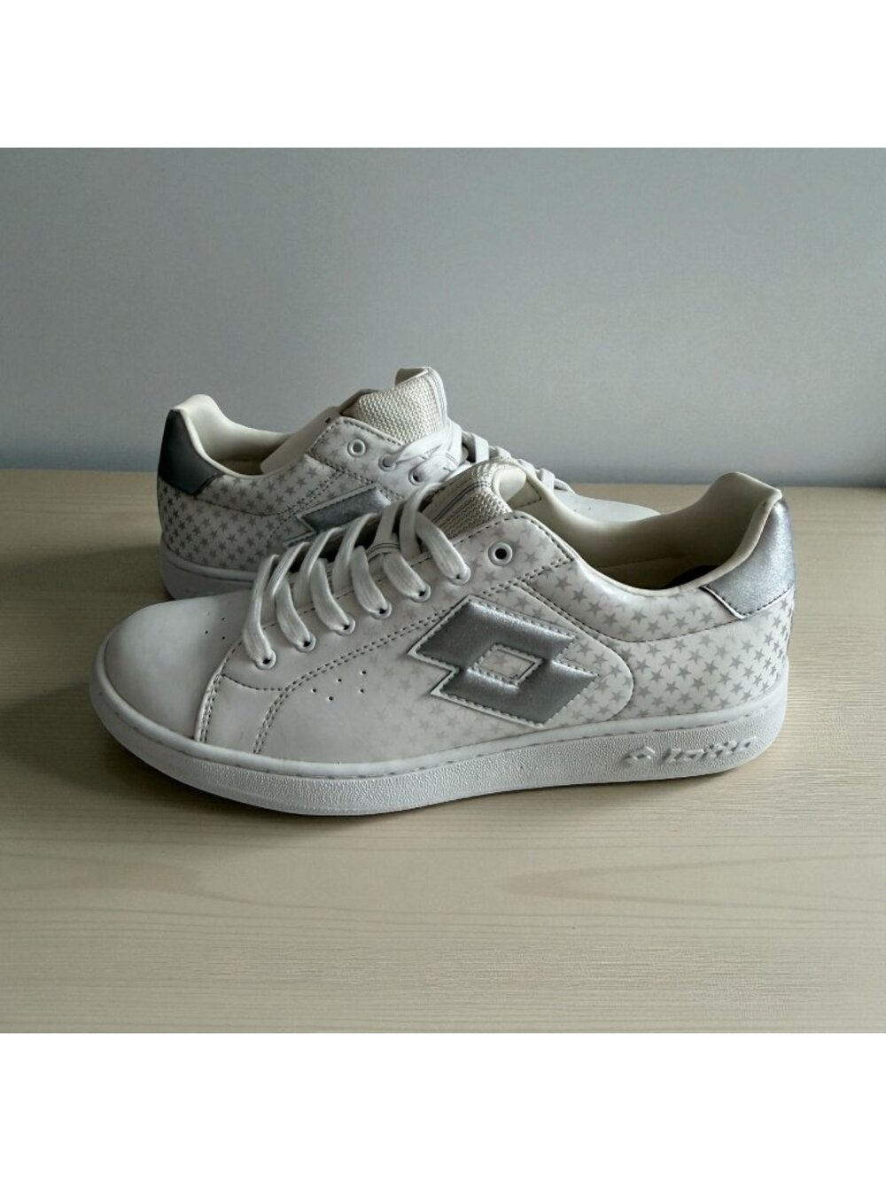 LOTTO Women's Lucky Star White Silver Leather Sneakers Trainers Sz 8.5 NEW NWOB